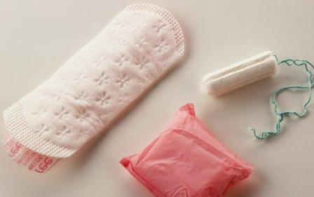女生使用卫生巾的3种恶习 第一种人人都犯过